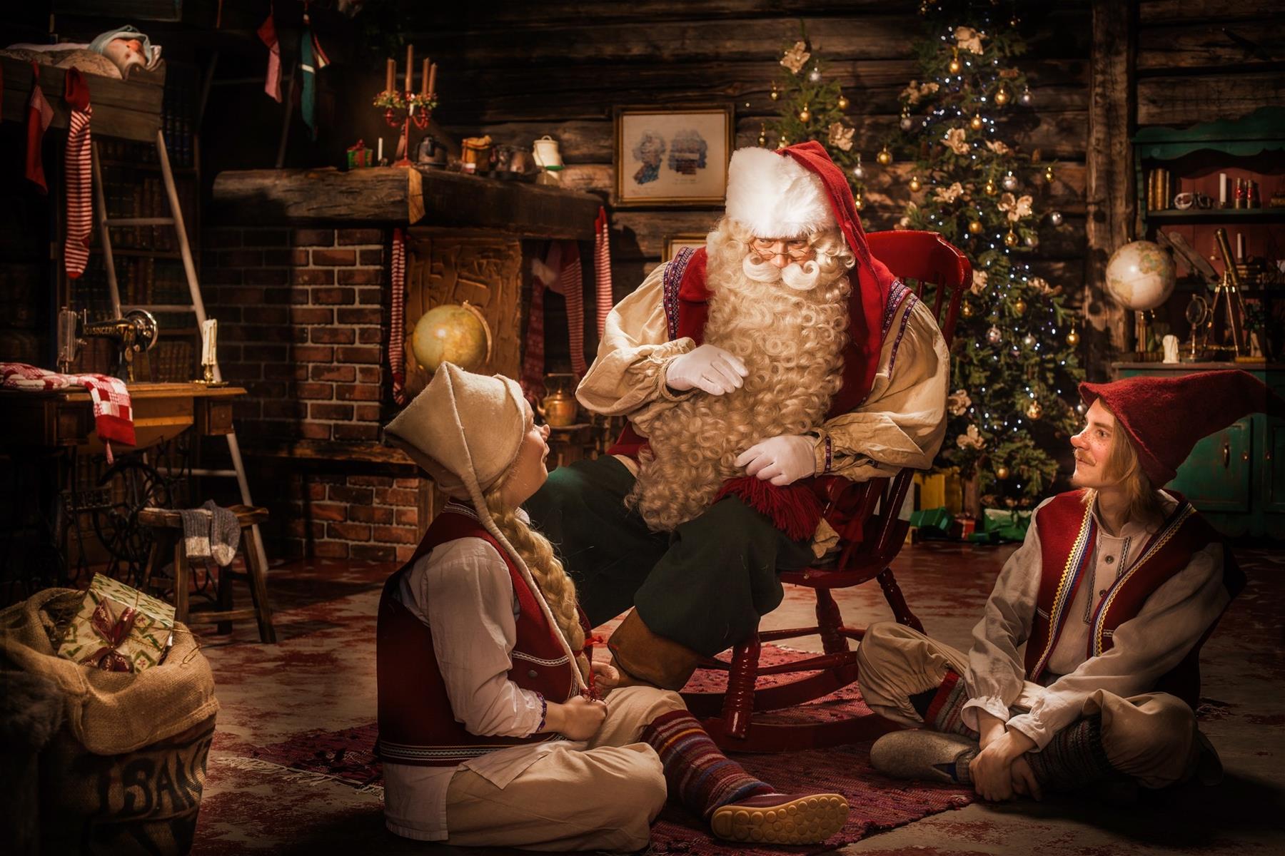 Santa Claus is looking for helpers!