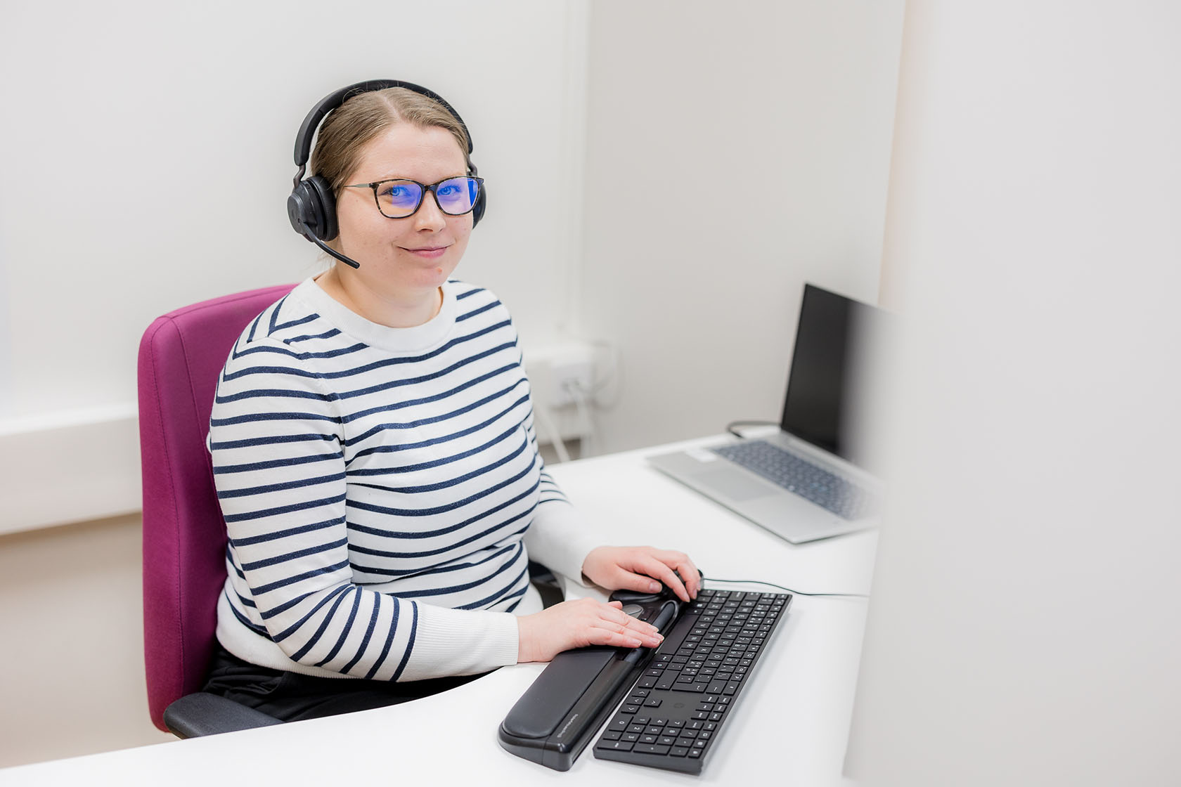 DAS Service Advisor looks at the camera smiling 